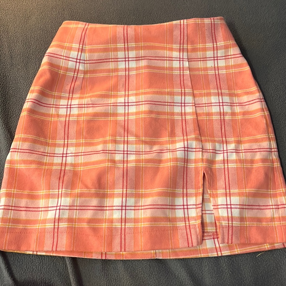 coral/pink plaid skirt!
